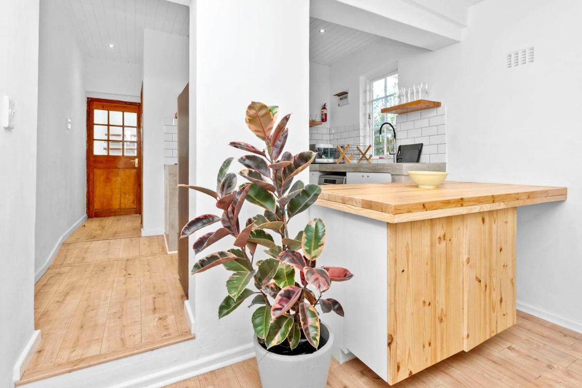 Three Bedroom House In Newlands Holiday home Cape Town