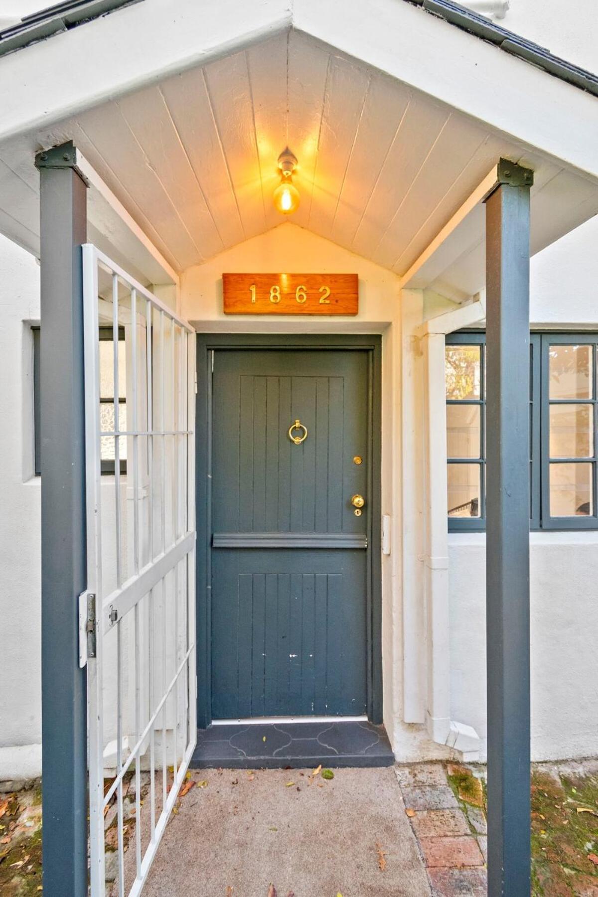 Three Bedroom House In Newlands *